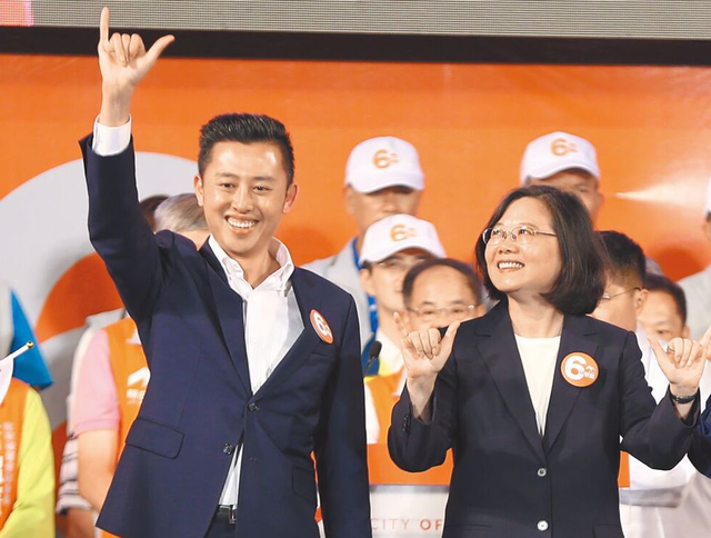 郑丽文：若我成功当选先收拾民进党郑丽文在接受采访时曾表示，如果成功当选，首要任务是整顿民进党。这表明她对于民进党内部存在的问题有着清晰的认识，并承诺通过改革和整顿来推动政党的发展。